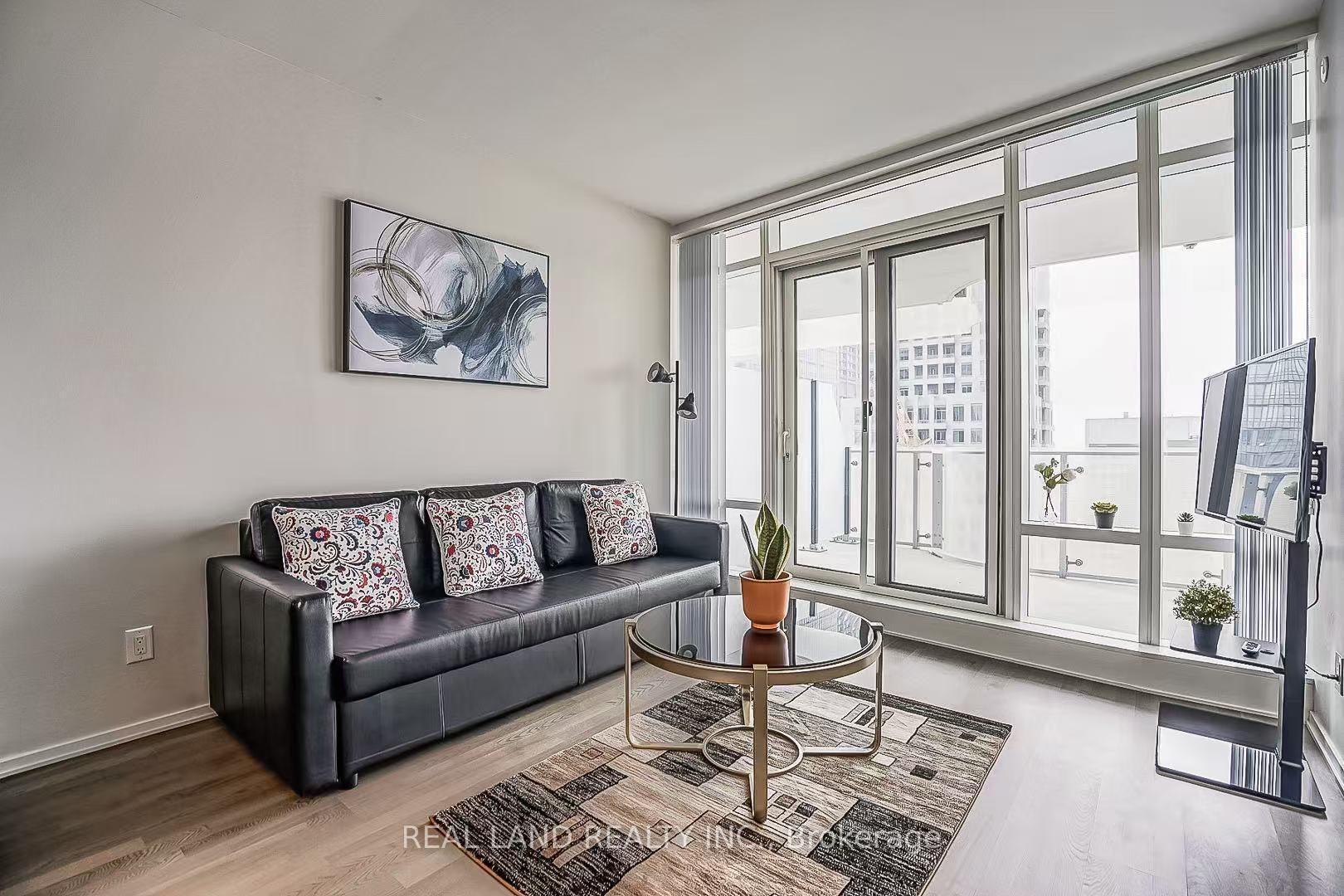 Photo 4 of Unit 2108, 1 Bloor Street E, Toronto, Church-Yonge Corridor — HOMEH