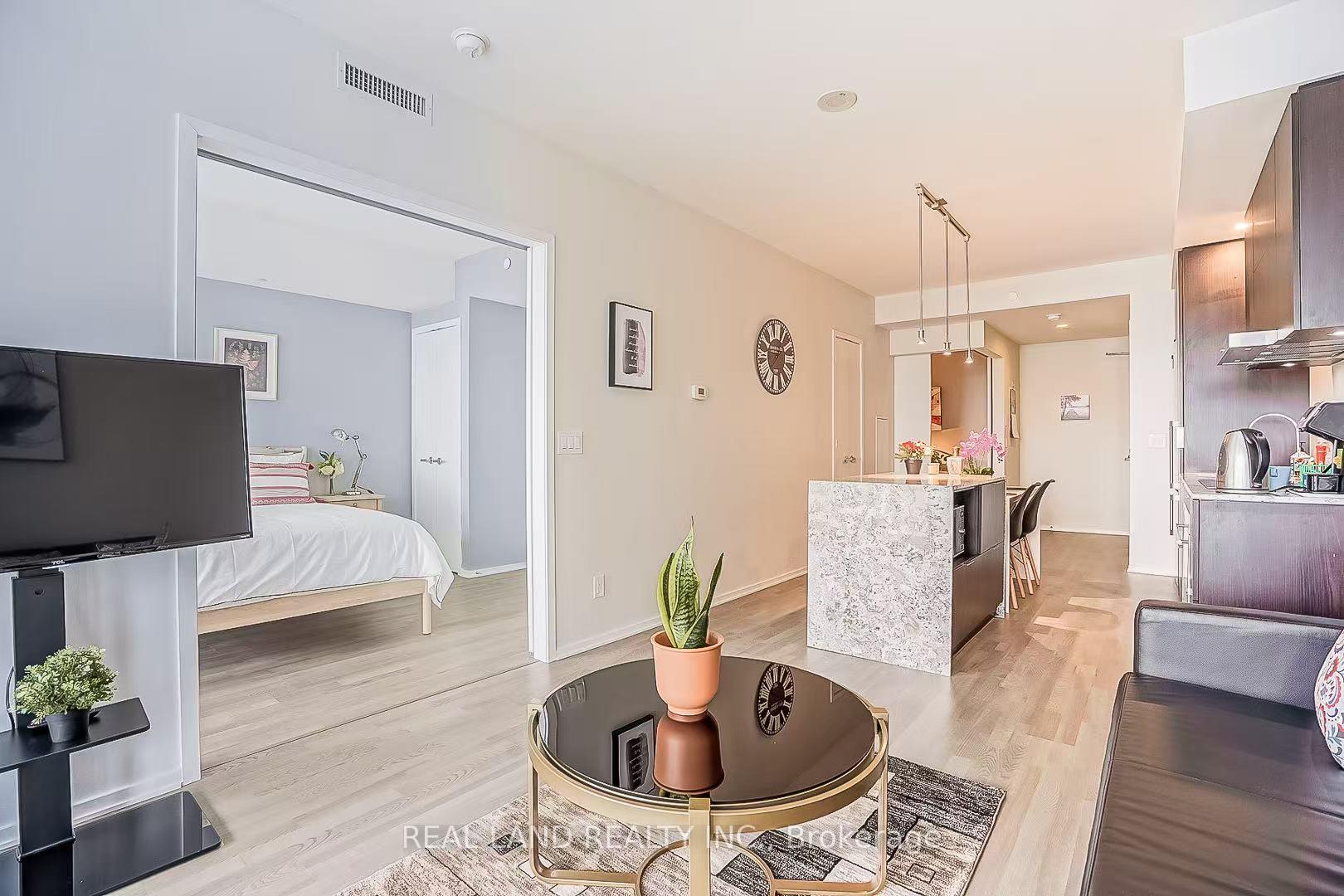 Photo 6 of Unit 2108, 1 Bloor Street E, Toronto, Church-Yonge Corridor — HOMEH