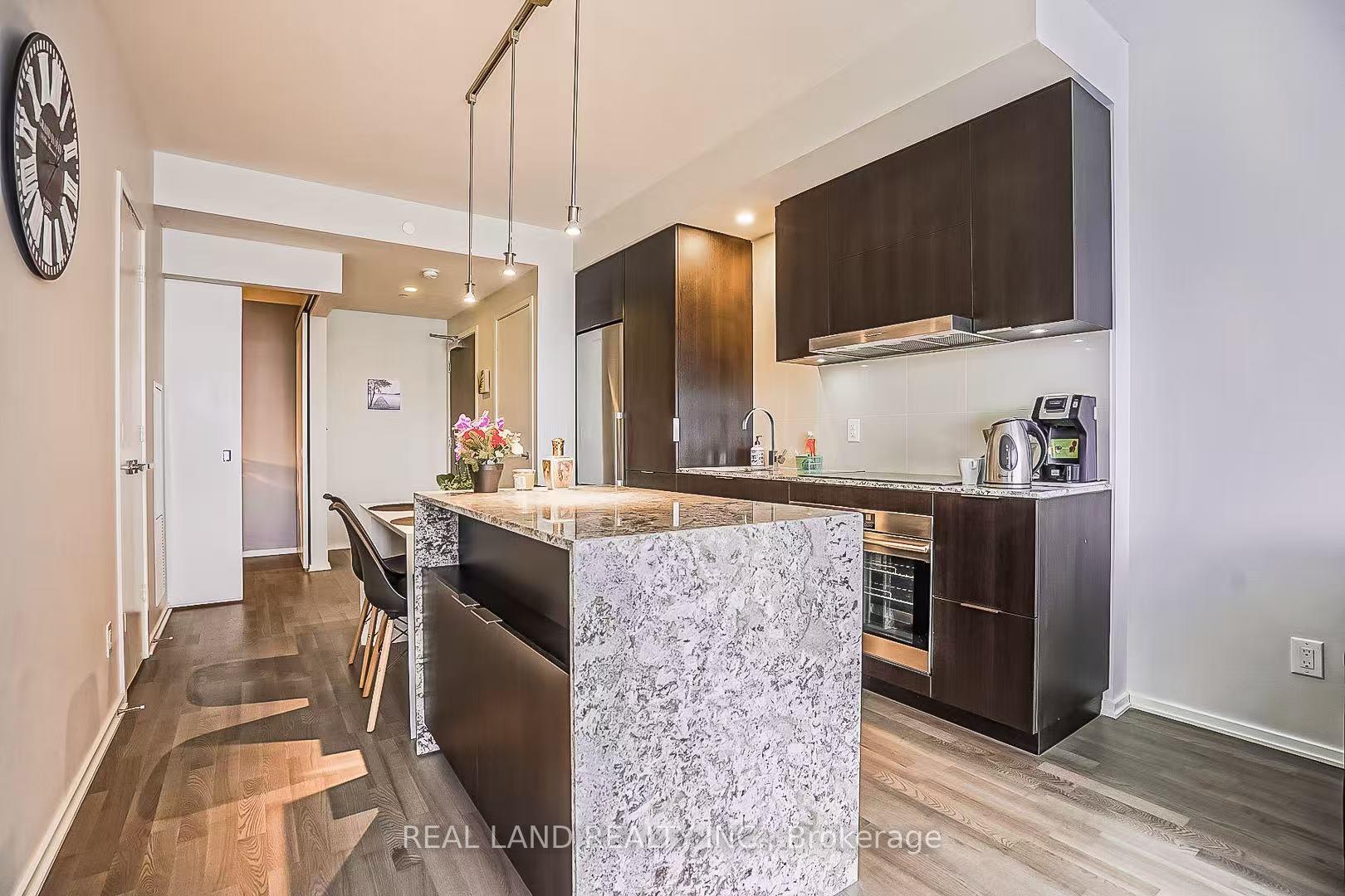 Photo 9 of Unit 2108, 1 Bloor Street E, Toronto, Church-Yonge Corridor — HOMEH