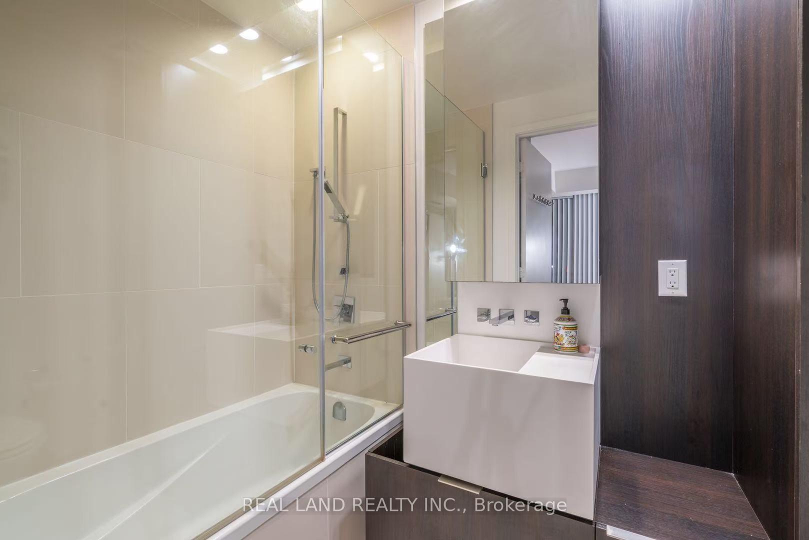 Photo 13 of Unit 2108, 1 Bloor Street E, Toronto, Church-Yonge Corridor — HOMEH