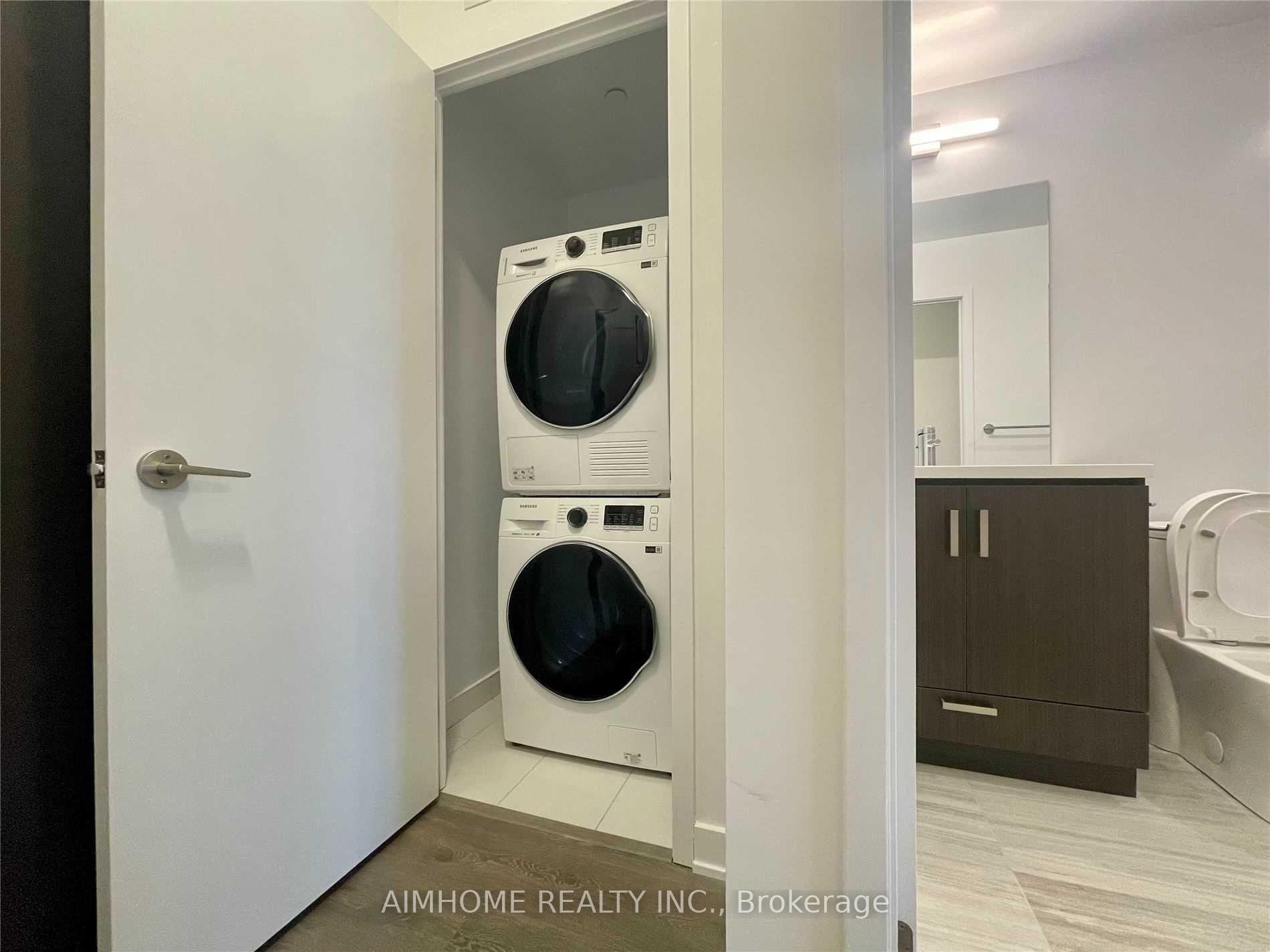 Photo 2 of Unit 820, 10 Honeycrisp Crescent, Vaughan, Vaughan Corporate Centre — HOMEH