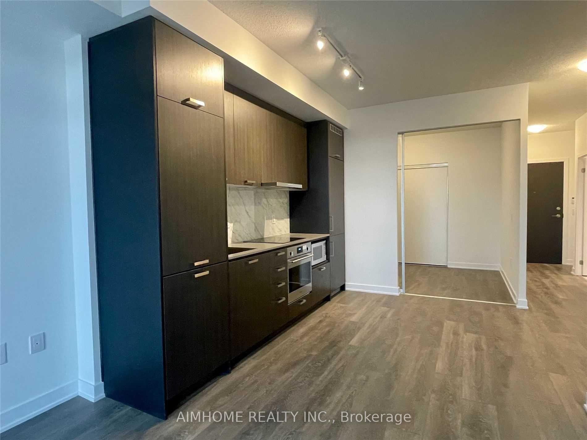 Photo 4 of Unit 820, 10 Honeycrisp Crescent, Vaughan, Vaughan Corporate Centre — HOMEH