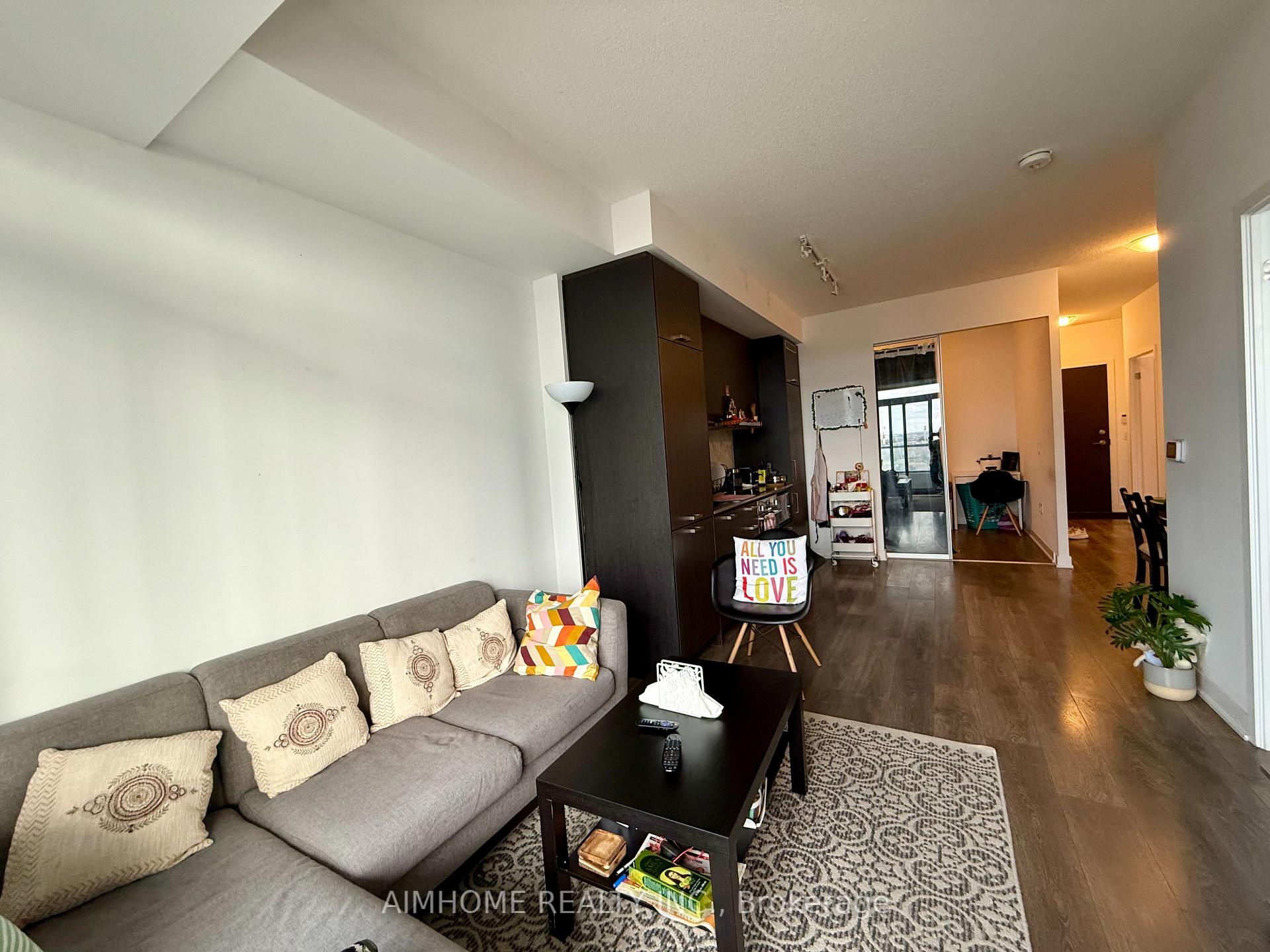 Photo 5 of Unit 820, 10 Honeycrisp Crescent, Vaughan, Vaughan Corporate Centre — HOMEH