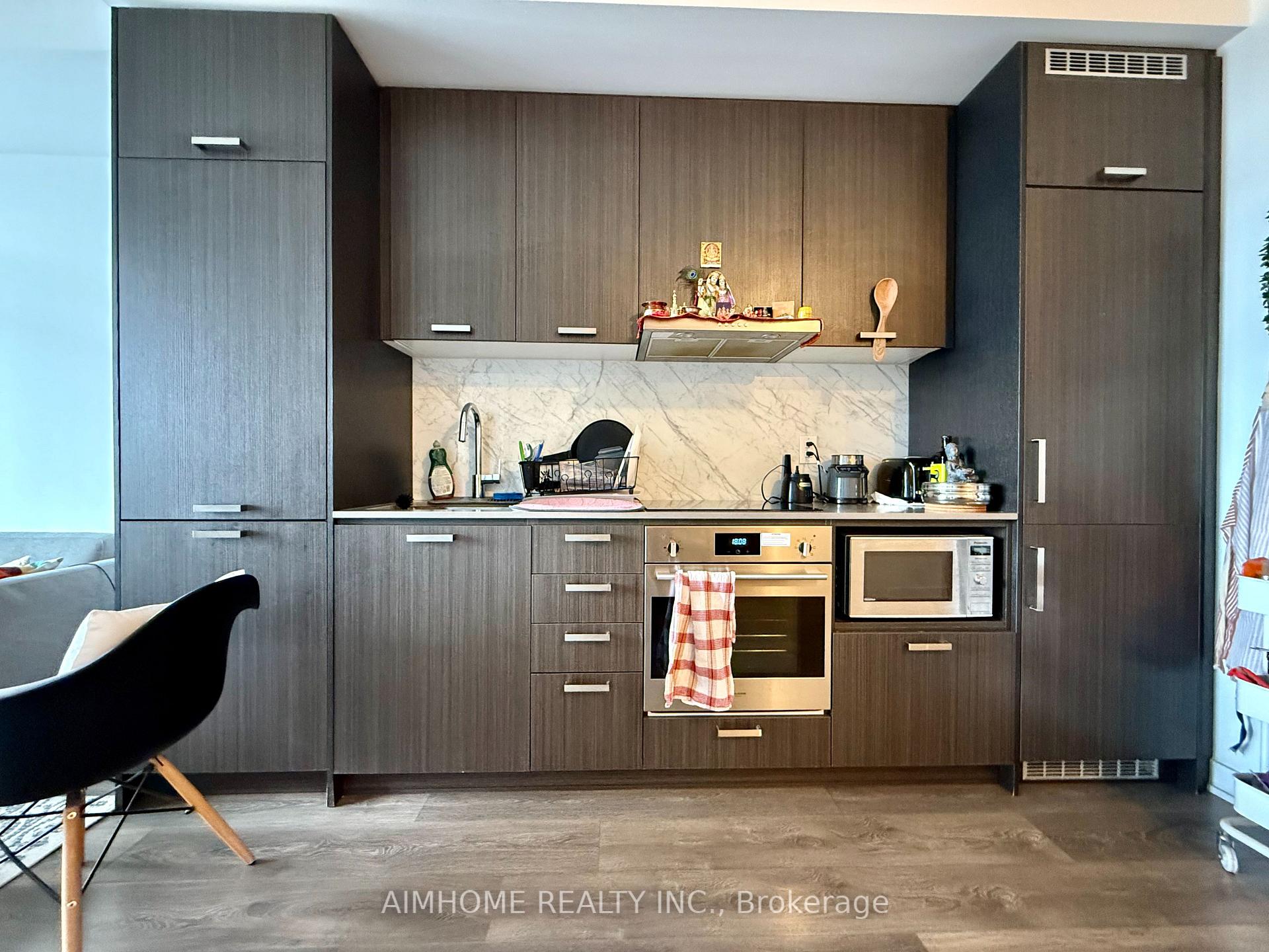Photo 7 of Unit 820, 10 Honeycrisp Crescent, Vaughan, Vaughan Corporate Centre — HOMEH