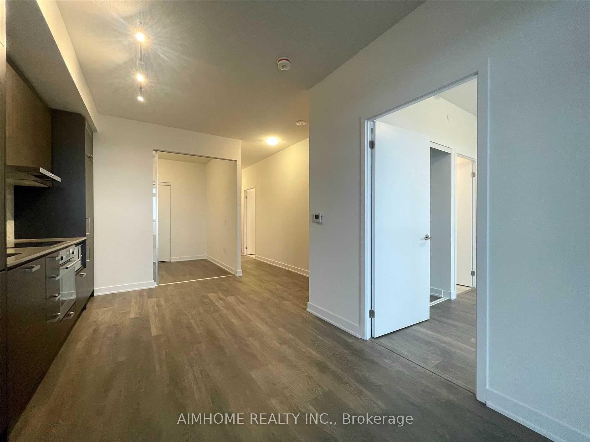 Photo 8 of Unit 820, 10 Honeycrisp Crescent, Vaughan, Vaughan Corporate Centre — HOMEH