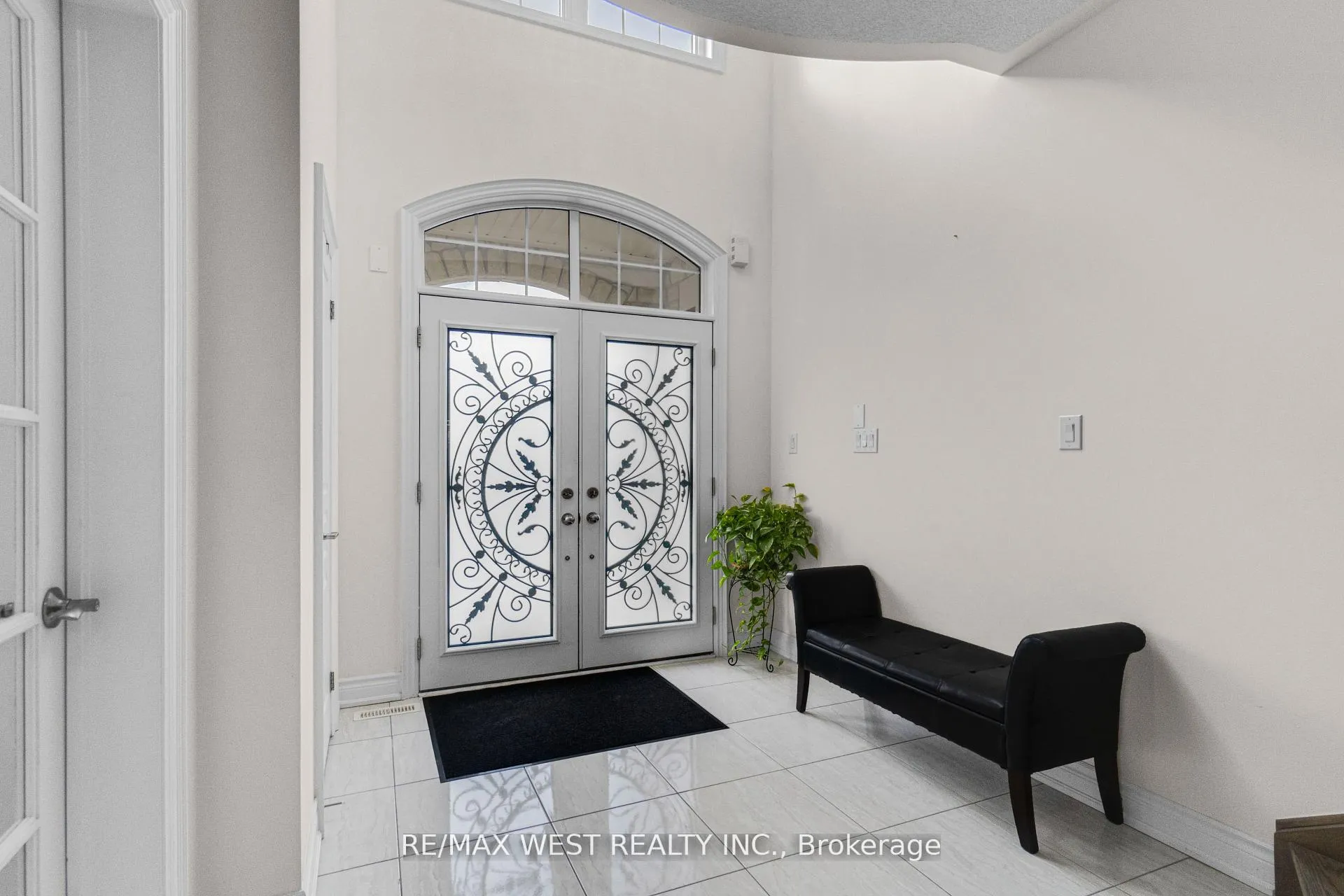 Photo 2 of 5 Aries Street, Brampton, Credit Valley — HOMEH