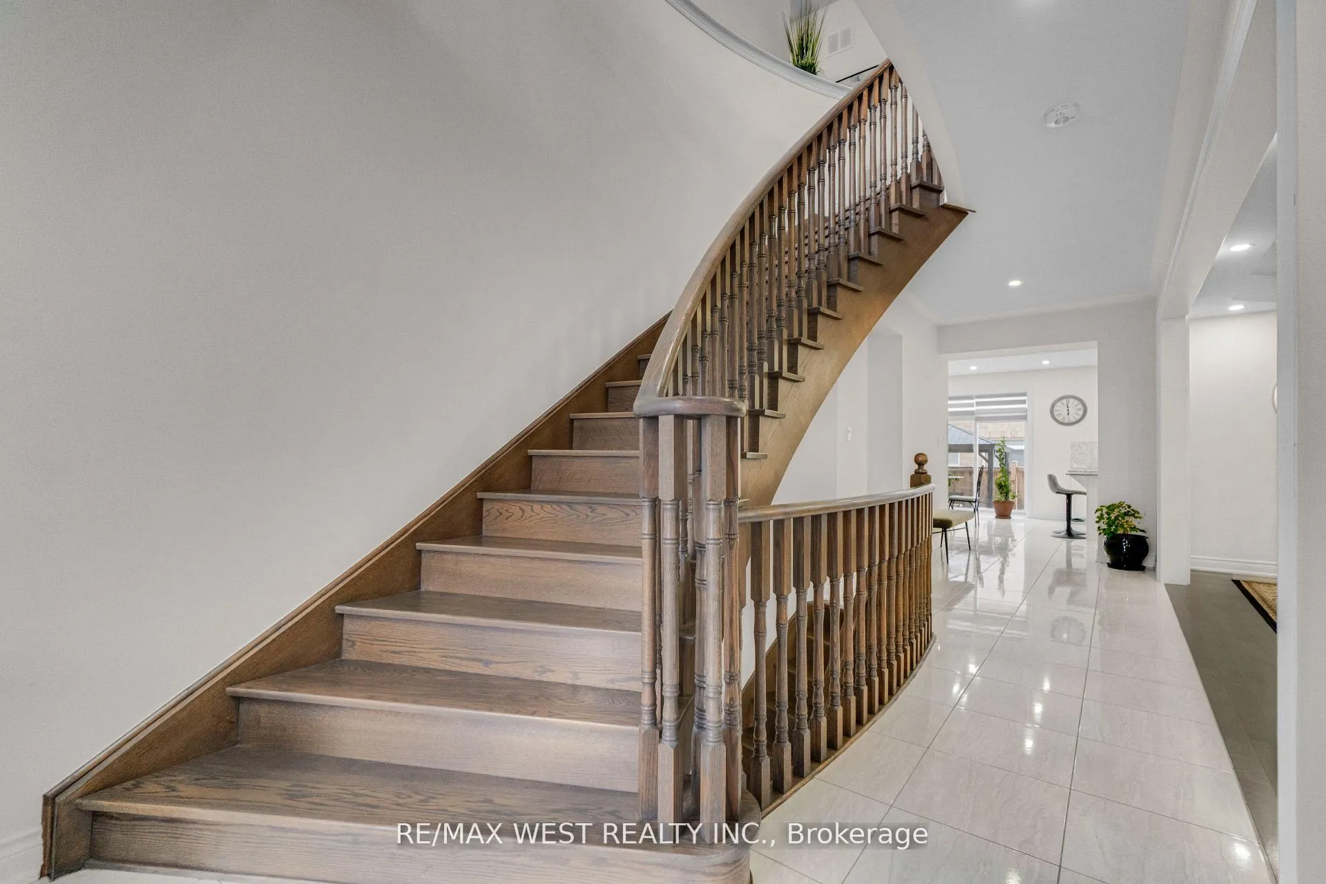 Photo 3 of 5 Aries Street, Brampton, Credit Valley — HOMEH
