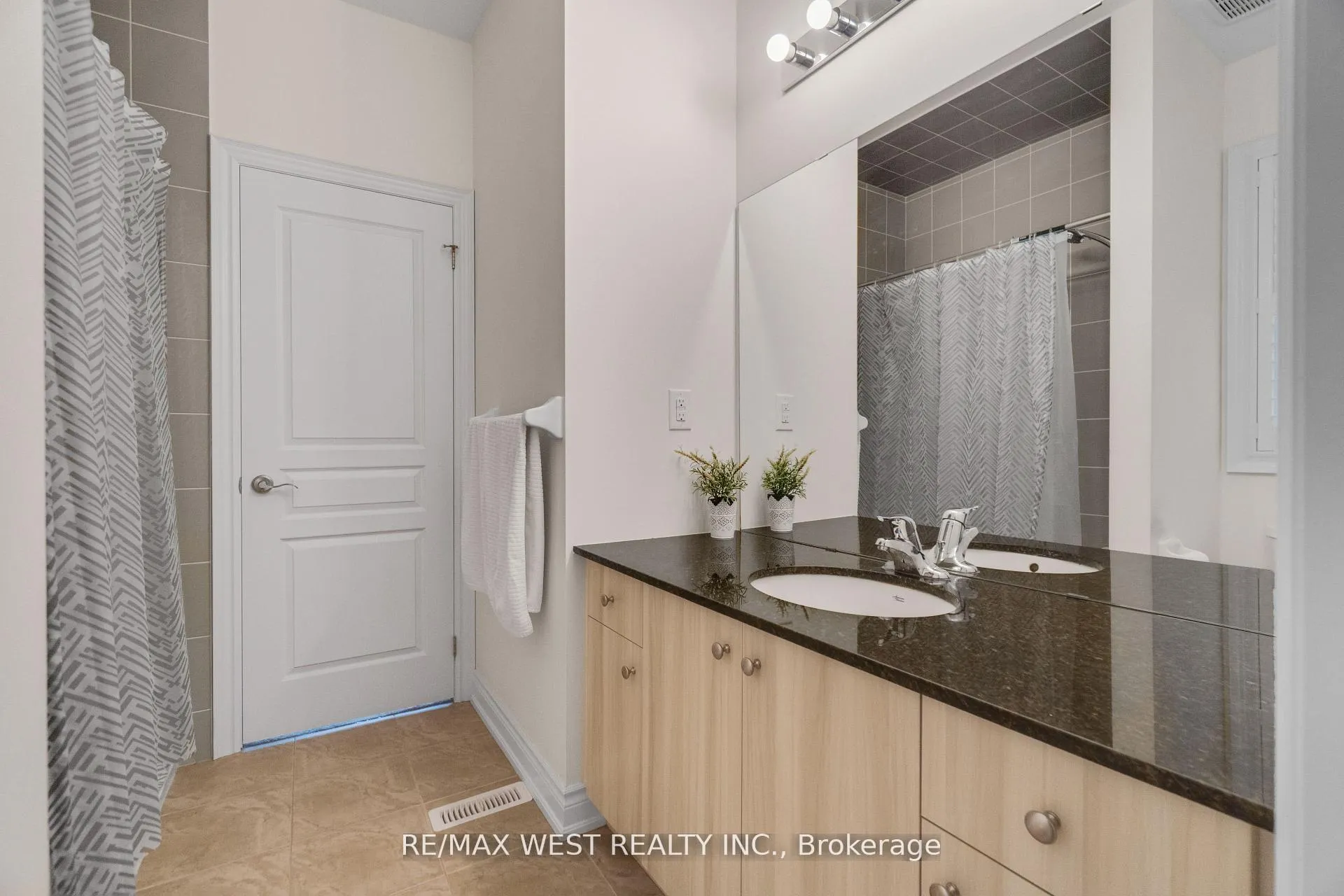 Photo 15 of 5 Aries Street, Brampton, Credit Valley — HOMEH