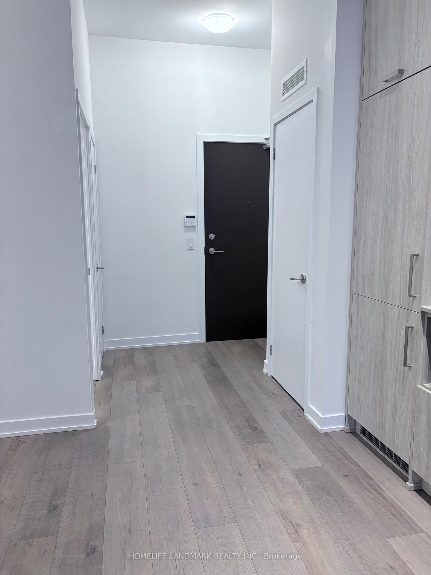 Photo 2 of Unit 319, 60 Honeycrisp Crescent, Vaughan, Vaughan Corporate Centre — HOMEH