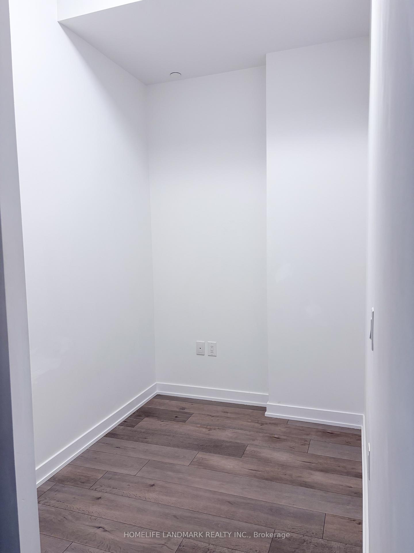 Photo 9 of Unit 319, 60 Honeycrisp Crescent, Vaughan, Vaughan Corporate Centre — HOMEH