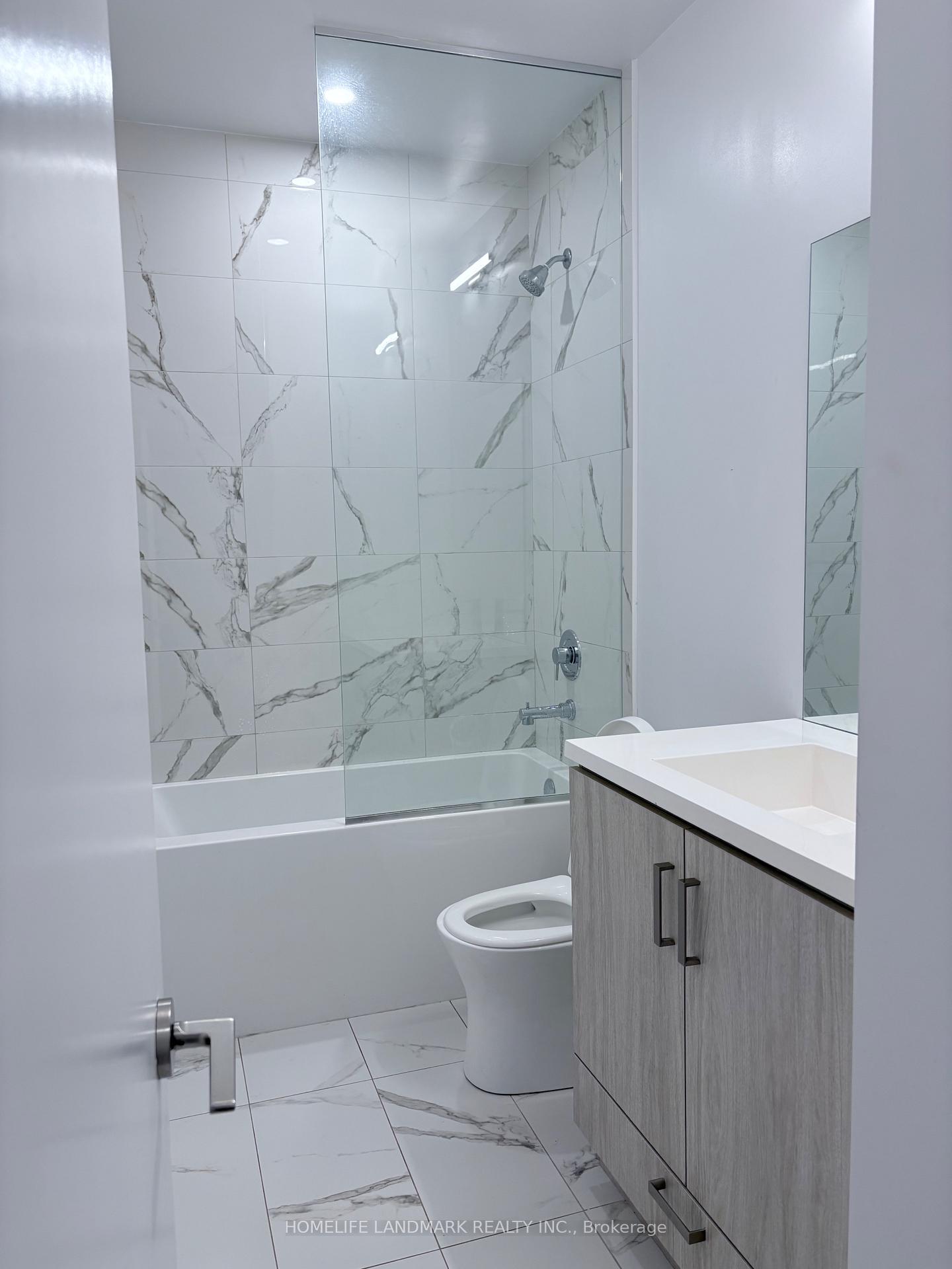 Photo 12 of Unit 319, 60 Honeycrisp Crescent, Vaughan, Vaughan Corporate Centre — HOMEH