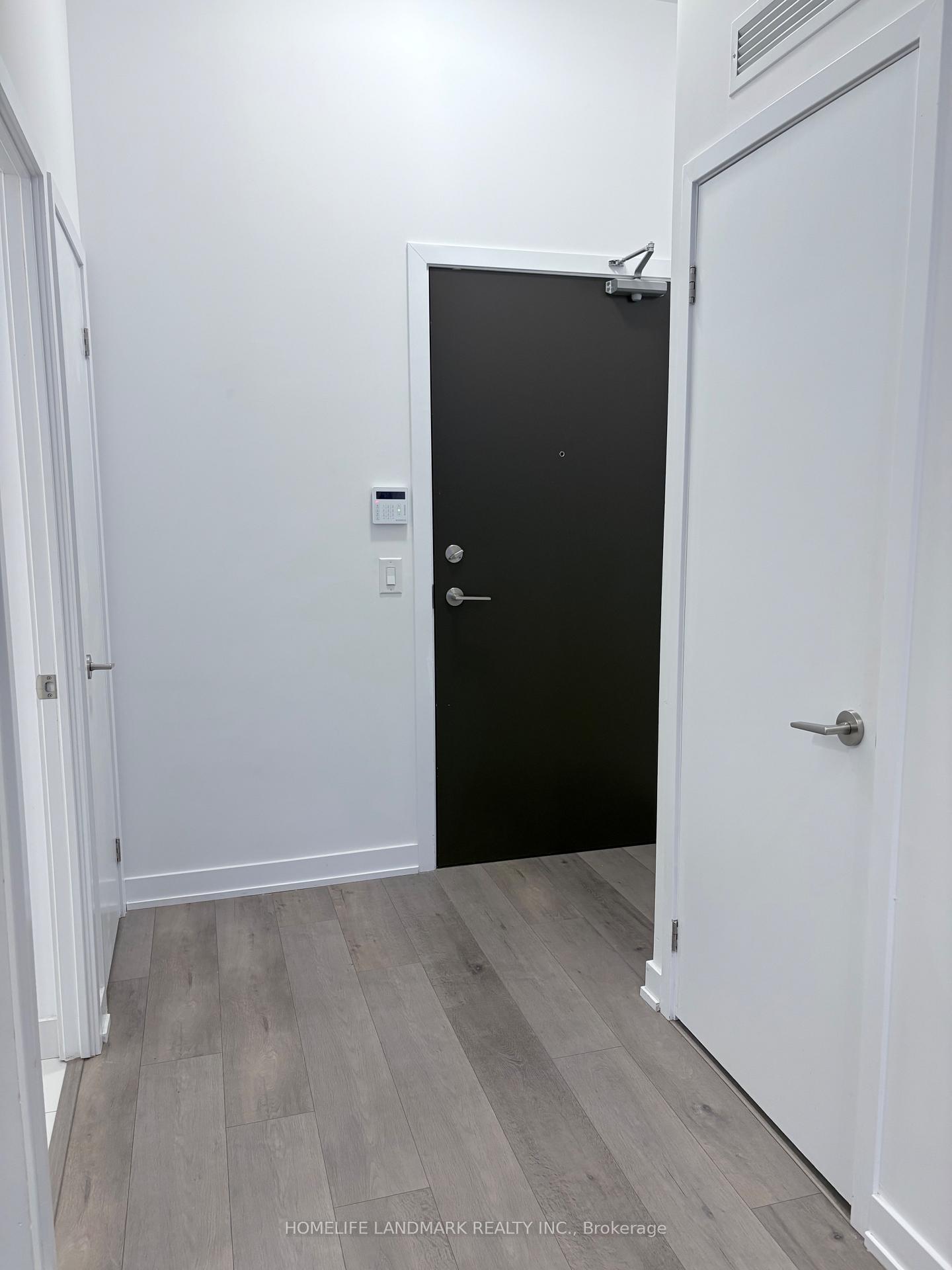 Photo 13 of Unit 319, 60 Honeycrisp Crescent, Vaughan, Vaughan Corporate Centre — HOMEH