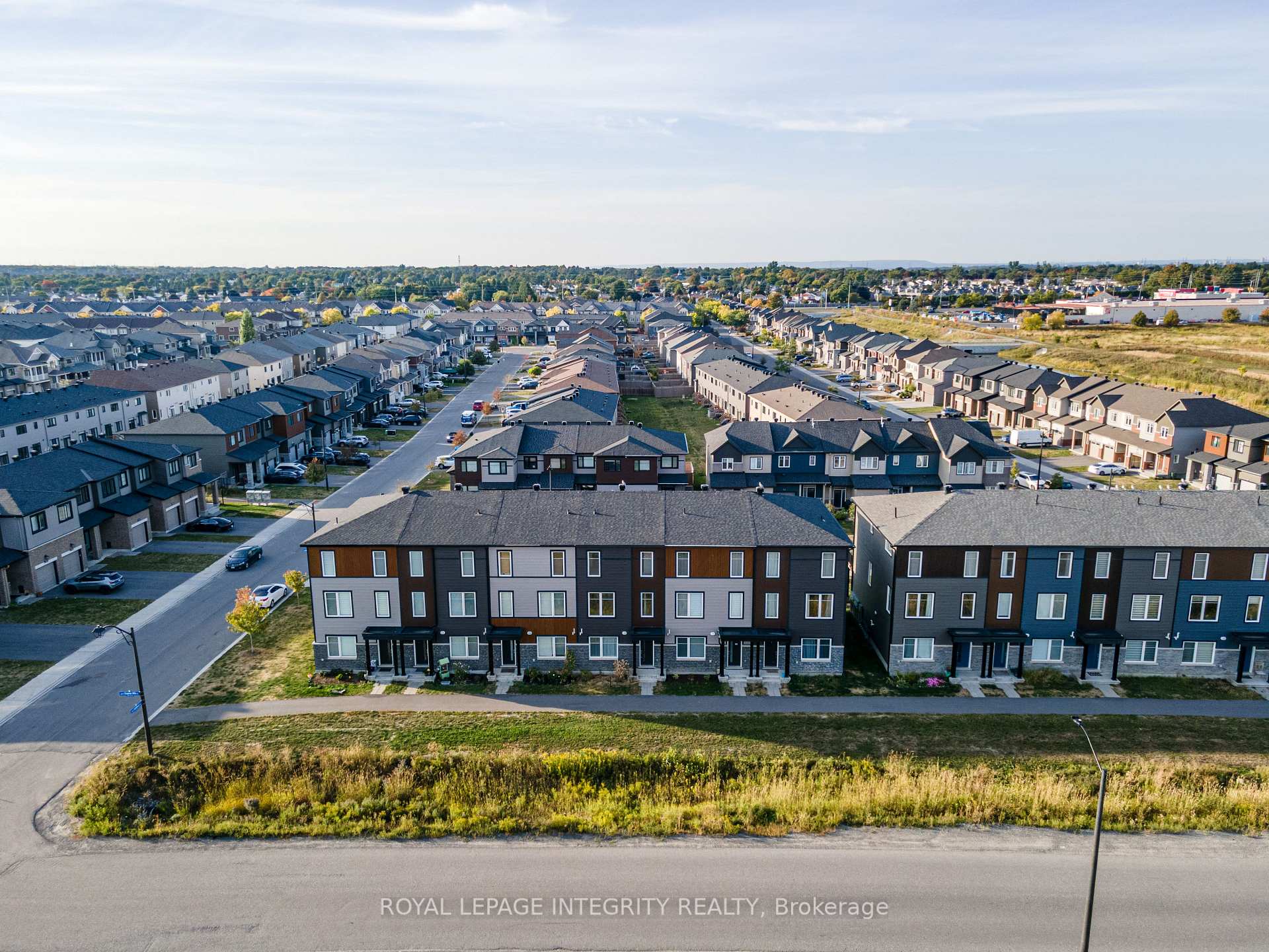 Photo 3 of 806 Everbloom Lane, Ottawa, Barrhaven - Heritage Park — HOMEH