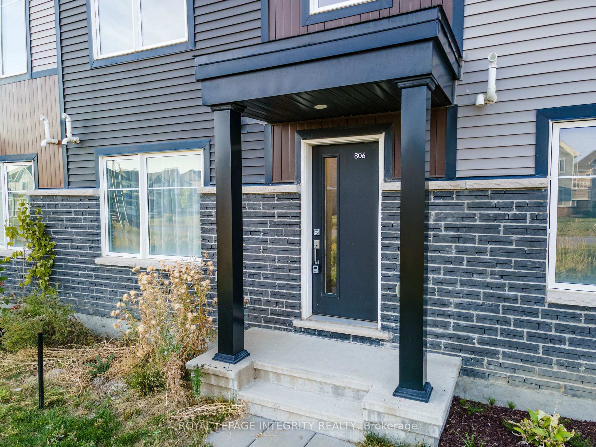 Photo 4 of 806 Everbloom Lane, Ottawa, Barrhaven - Heritage Park — HOMEH