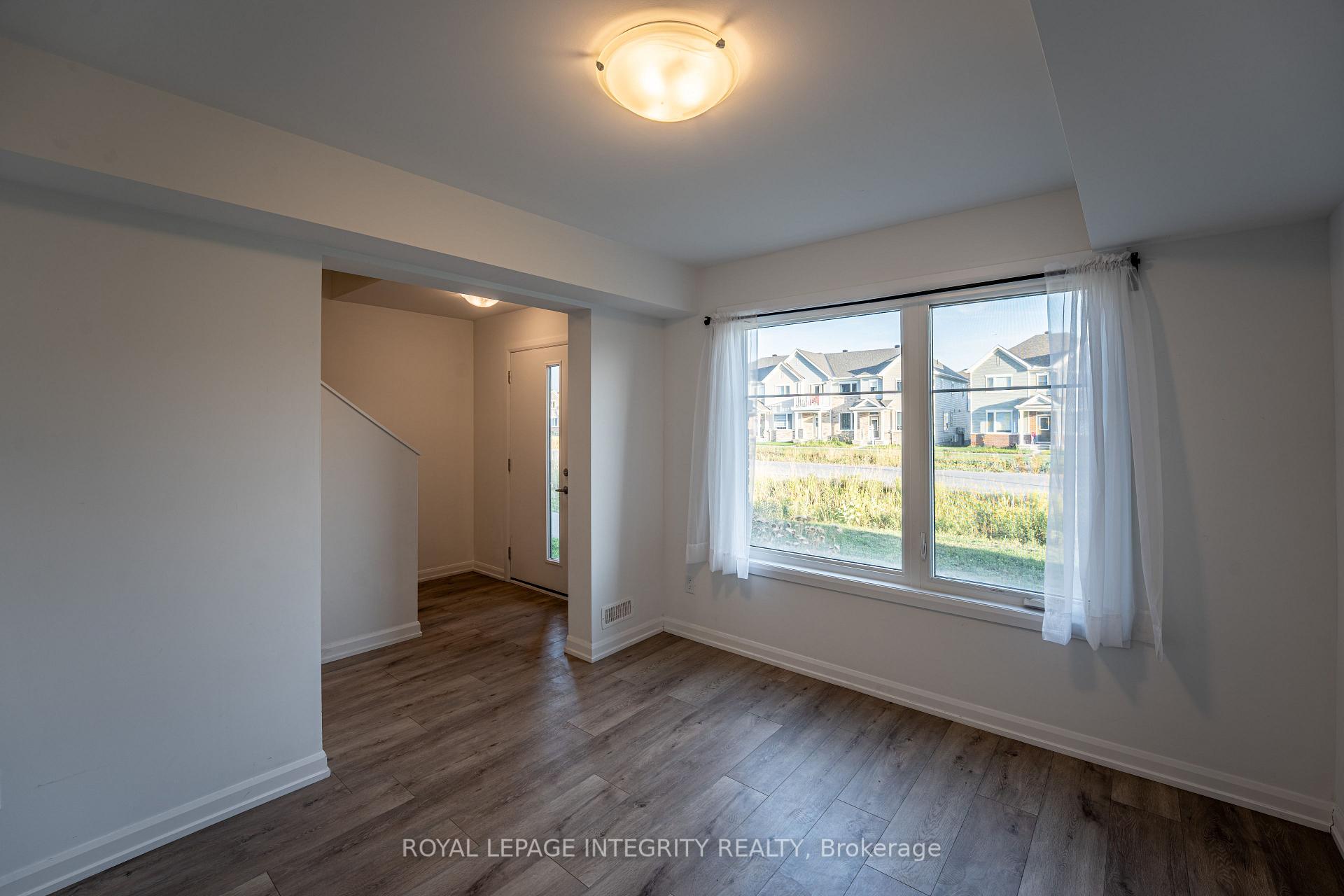 Photo 10 of 806 Everbloom Lane, Ottawa, Barrhaven - Heritage Park — HOMEH
