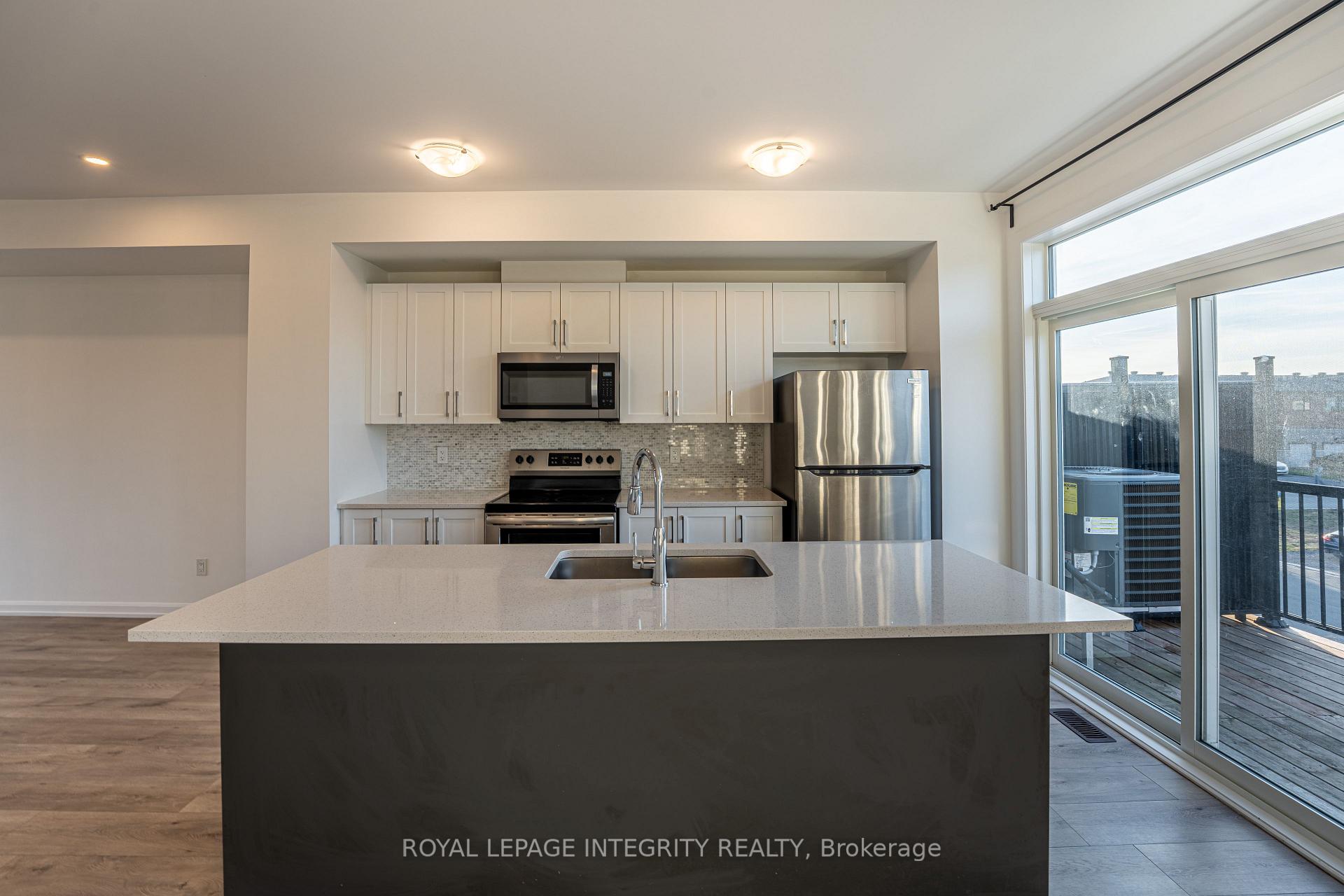 Photo 11 of 806 Everbloom Lane, Ottawa, Barrhaven - Heritage Park — HOMEH