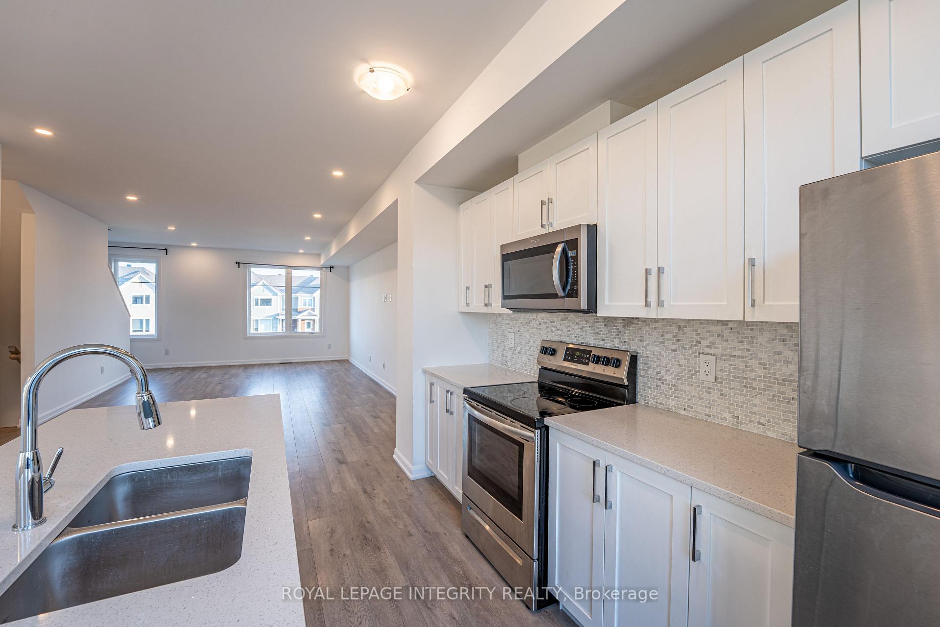 Photo 16 of 806 Everbloom Lane, Ottawa, Barrhaven - Heritage Park — HOMEH