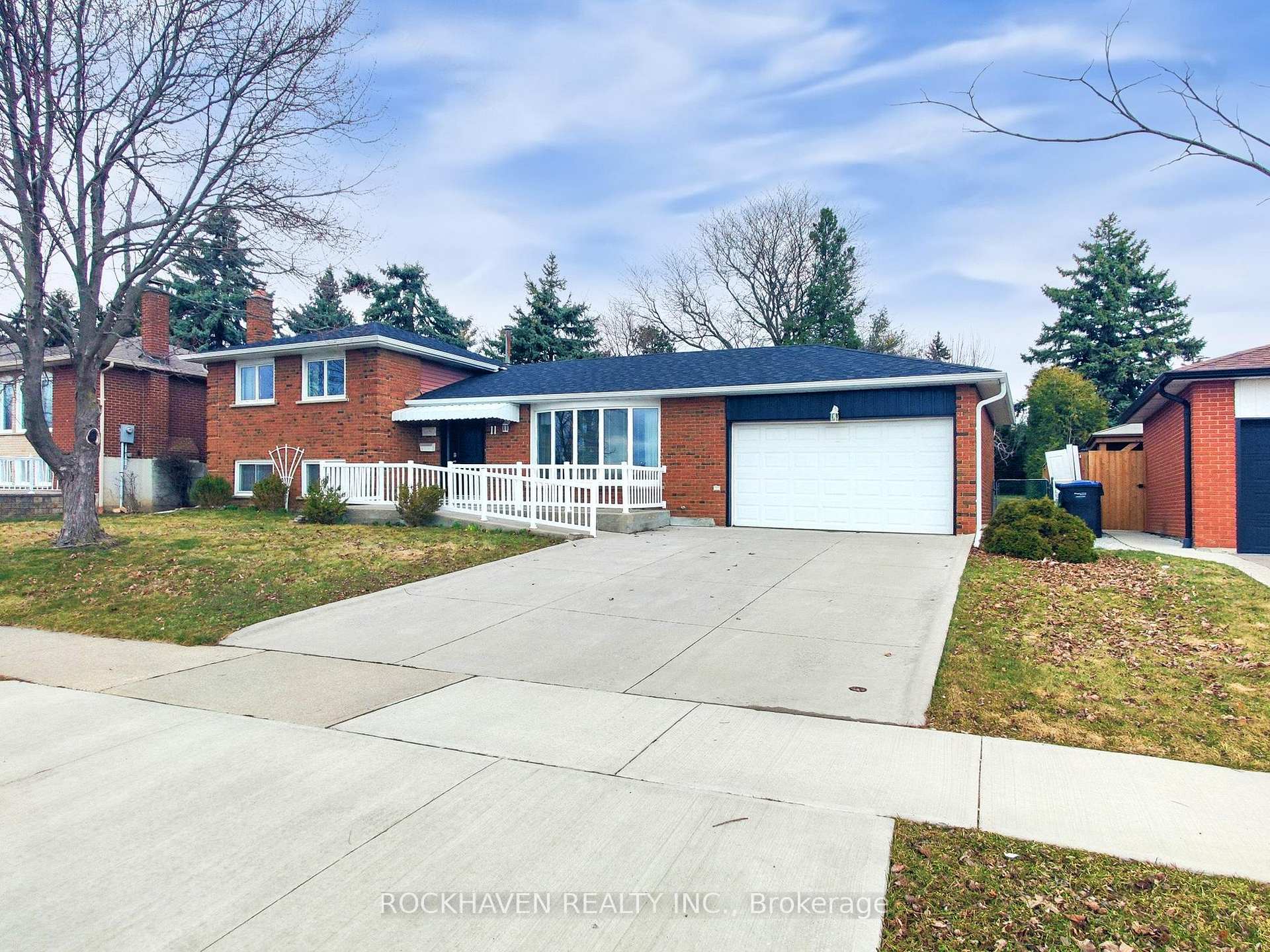 Photo 2 of 11 Meadowland Gate, Brampton, Brampton East — HOMEH