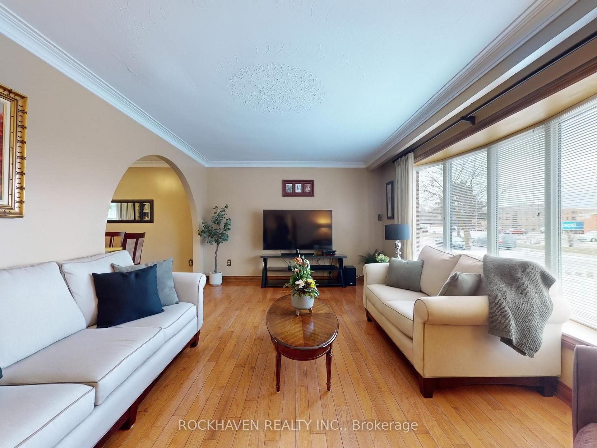 Photo 8 of 11 Meadowland Gate, Brampton, Brampton East — HOMEH