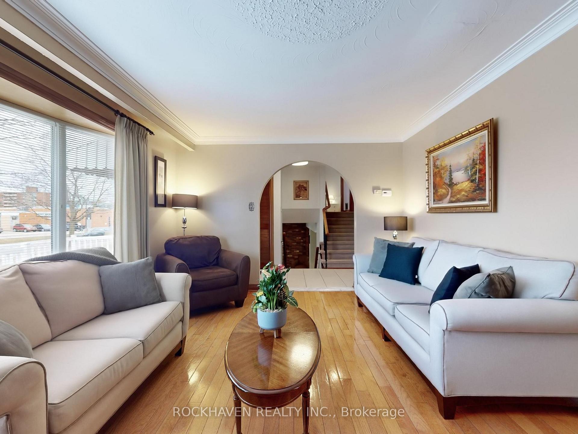 Photo 5 of 11 Meadowland Gate, Brampton, Brampton East — HOMEH