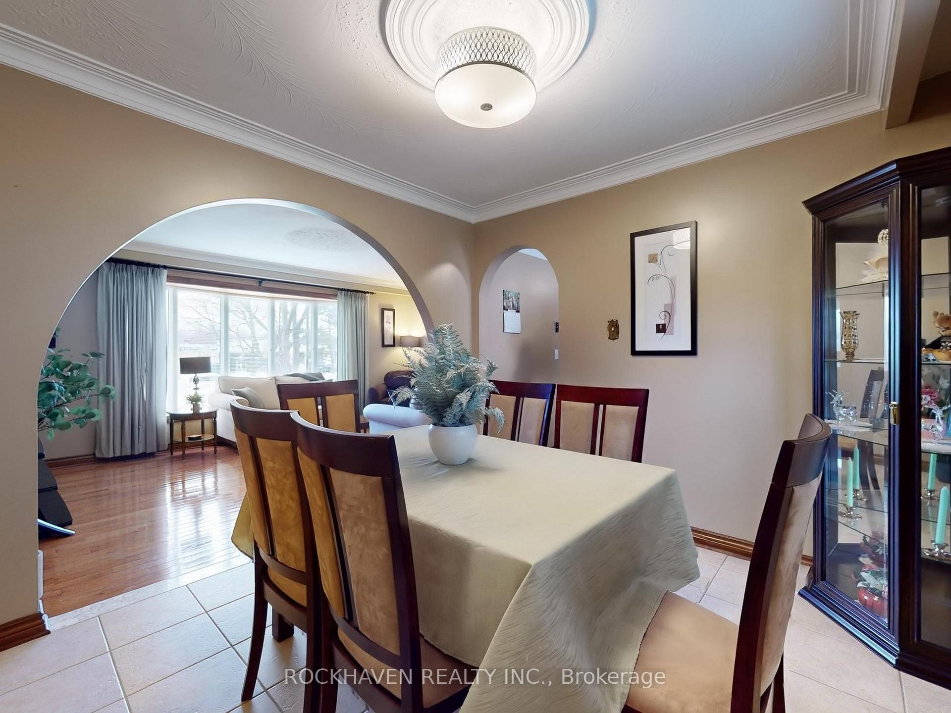 Photo 3 of 11 Meadowland Gate, Brampton, Brampton East — HOMEH
