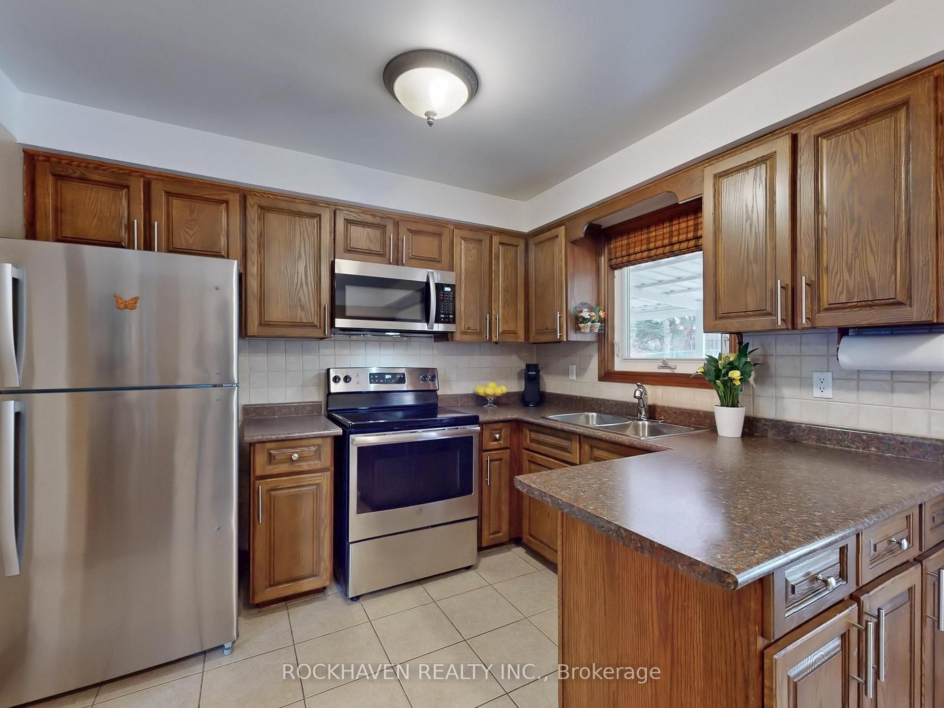 Photo 9 of 11 Meadowland Gate, Brampton, Brampton East — HOMEH