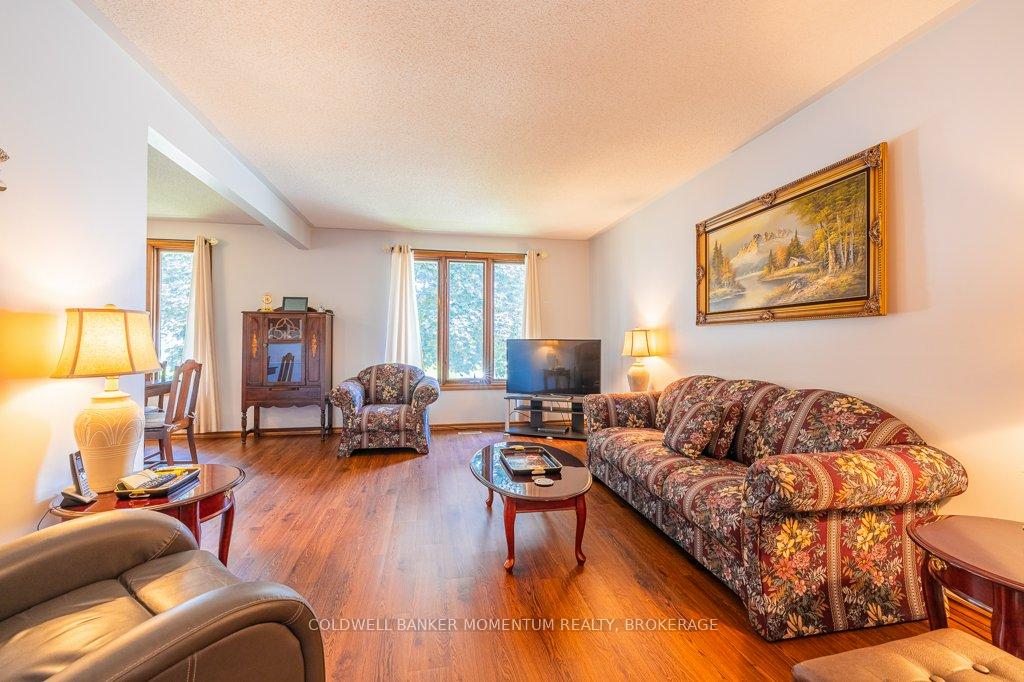 Photo 9 of 36 Windsor Drive, Brant, South Dumfries — HOMEH
