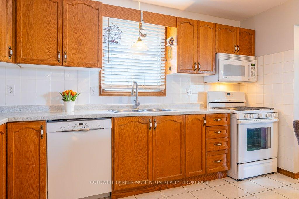 Photo 19 of 36 Windsor Drive, Brant, South Dumfries — HOMEH