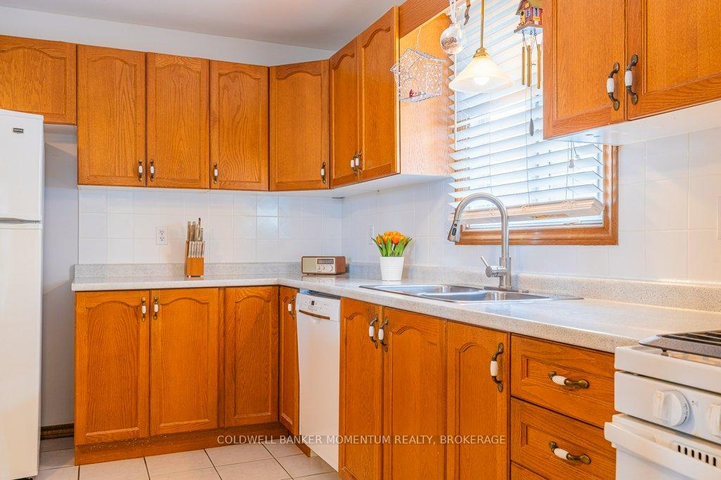 Photo 23 of 36 Windsor Drive, Brant, South Dumfries — HOMEH