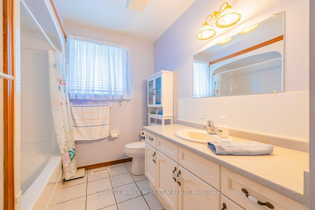Photo 22 of 36 Windsor Drive, Brant, South Dumfries — HOMEH