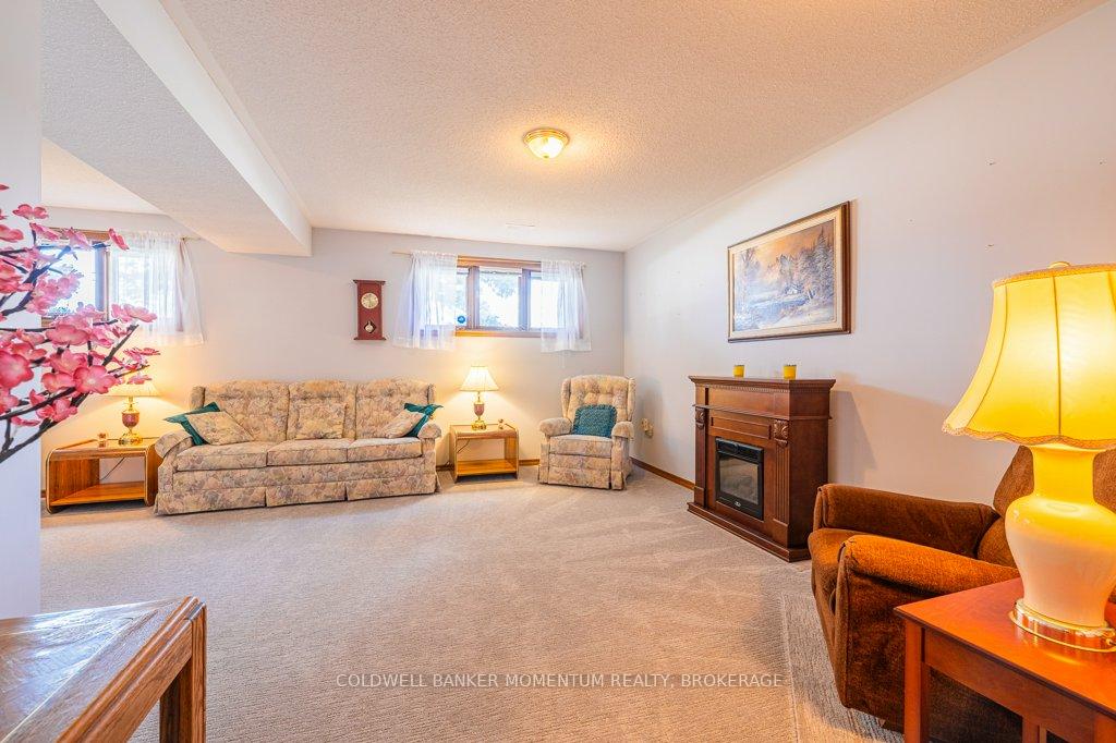 Photo 30 of 36 Windsor Drive, Brant, South Dumfries — HOMEH