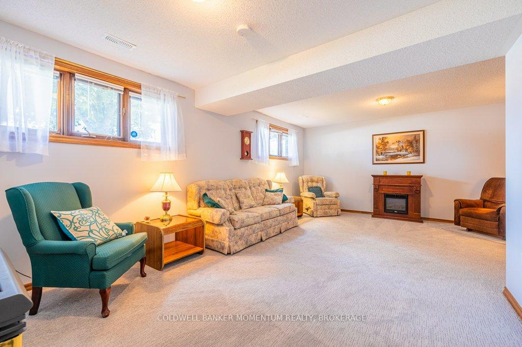 Photo 32 of 36 Windsor Drive, Brant, South Dumfries — HOMEH