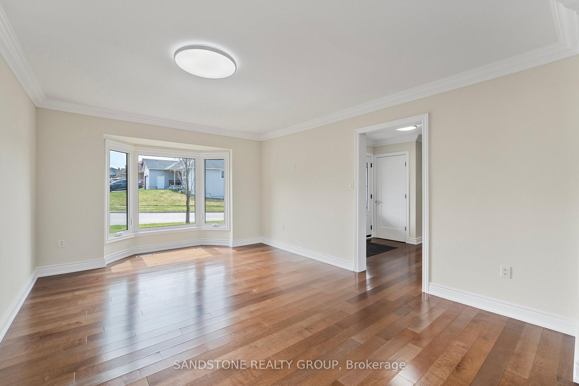 Photo 7 of 21 Firman Drive, Barrie, Painswick North — HOMEH
