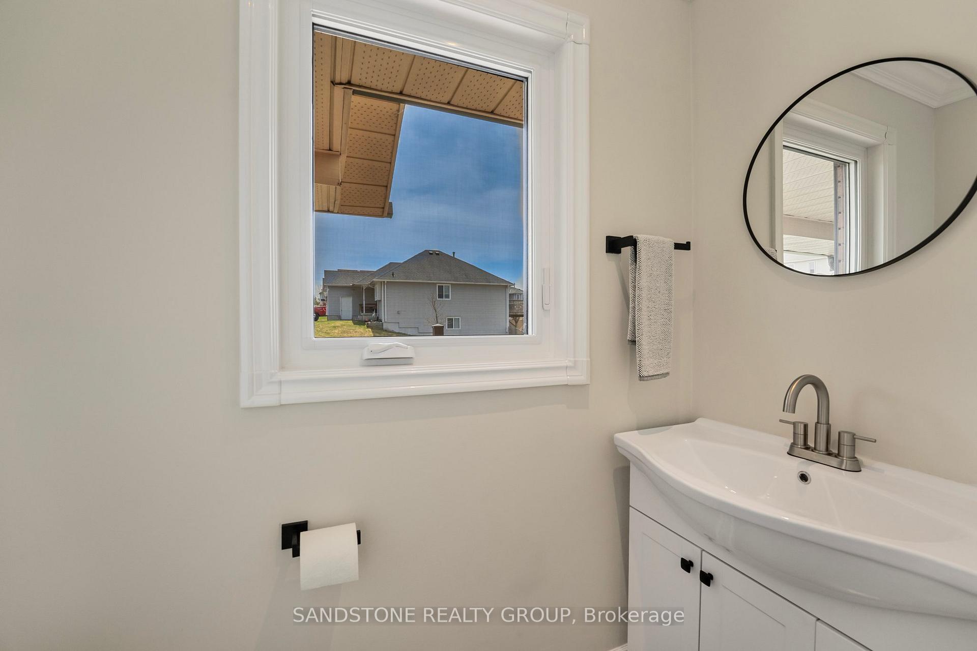 Photo 18 of 21 Firman Drive, Barrie, Painswick North — HOMEH