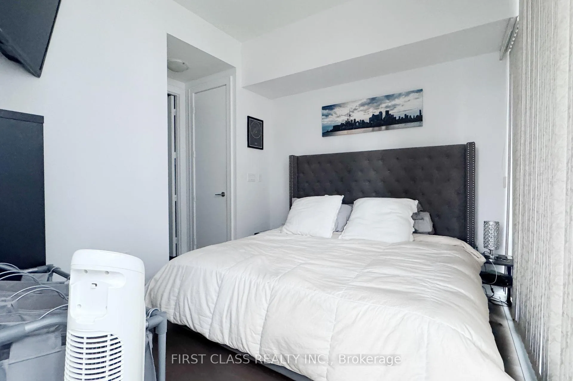 Photo 5 of Unit 403, 39 Queens Quay, Toronto, Waterfront Communities — HOMEH