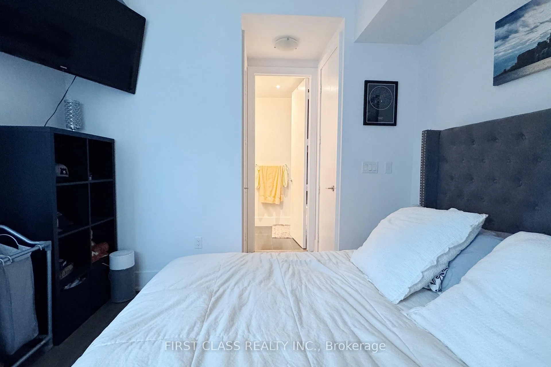 Photo 6 of Unit 403, 39 Queens Quay, Toronto, Waterfront Communities — HOMEH
