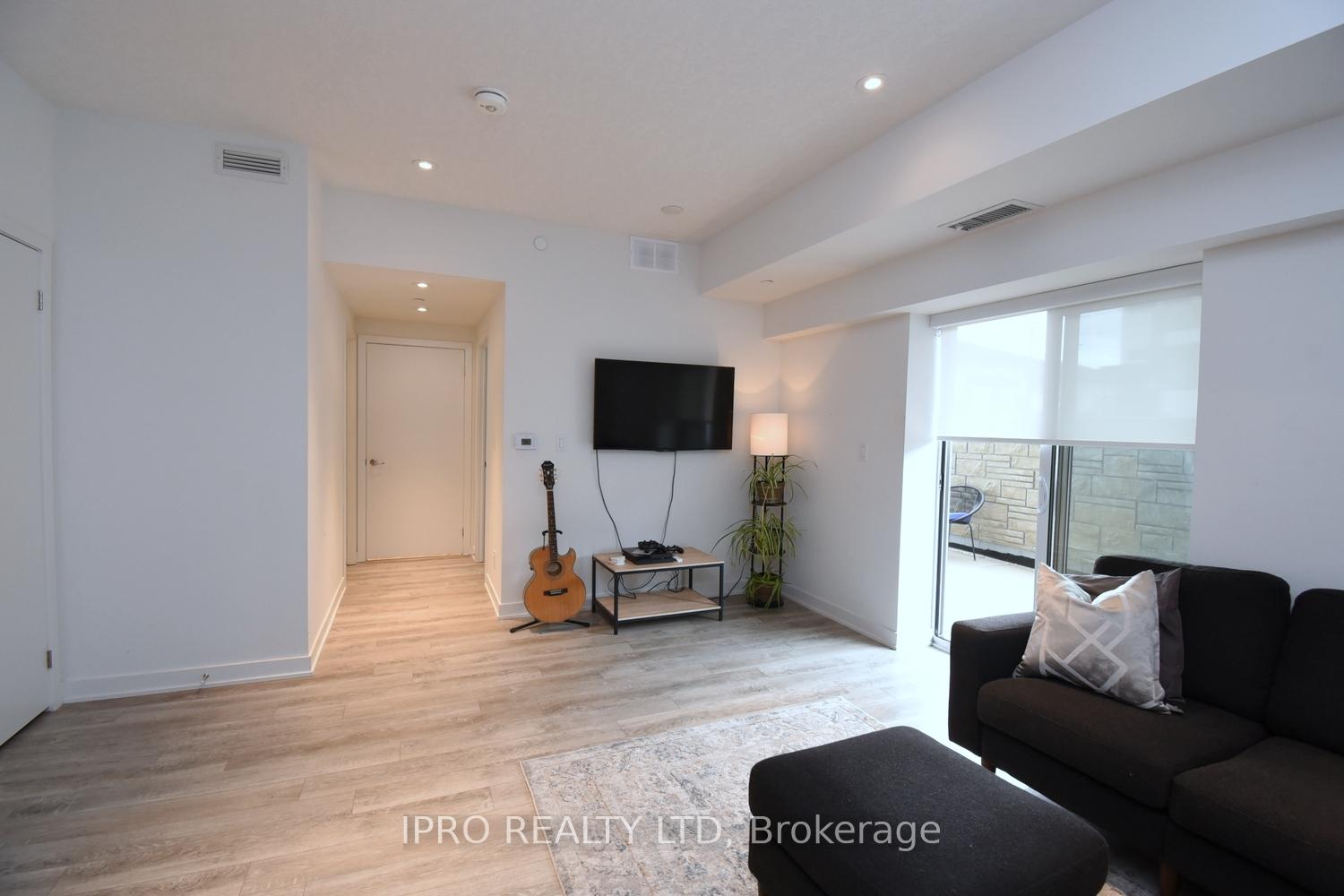 Photo 7 of Unit 111, 16 markle Crescent, Hamilton, Ancaster — HOMEH