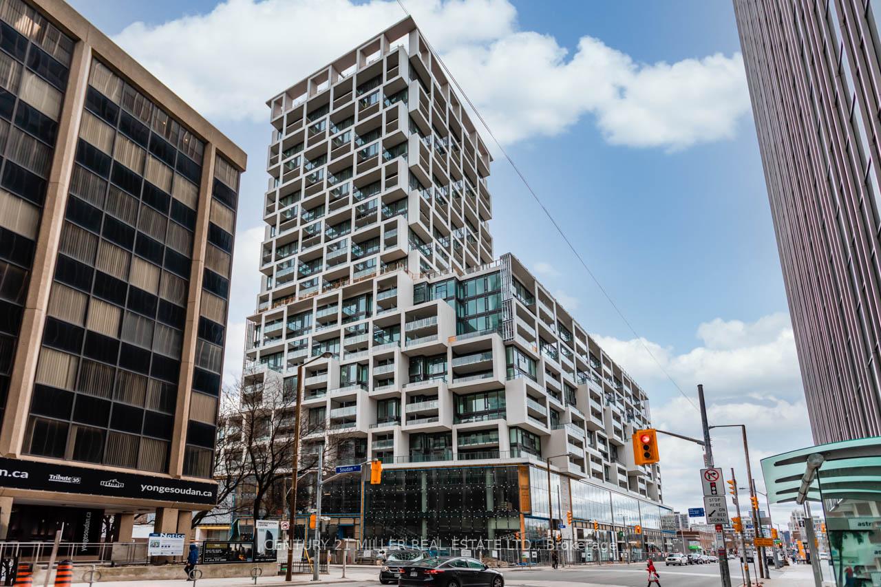 Front of Unit 927, 8 Hillsdale Avenue E