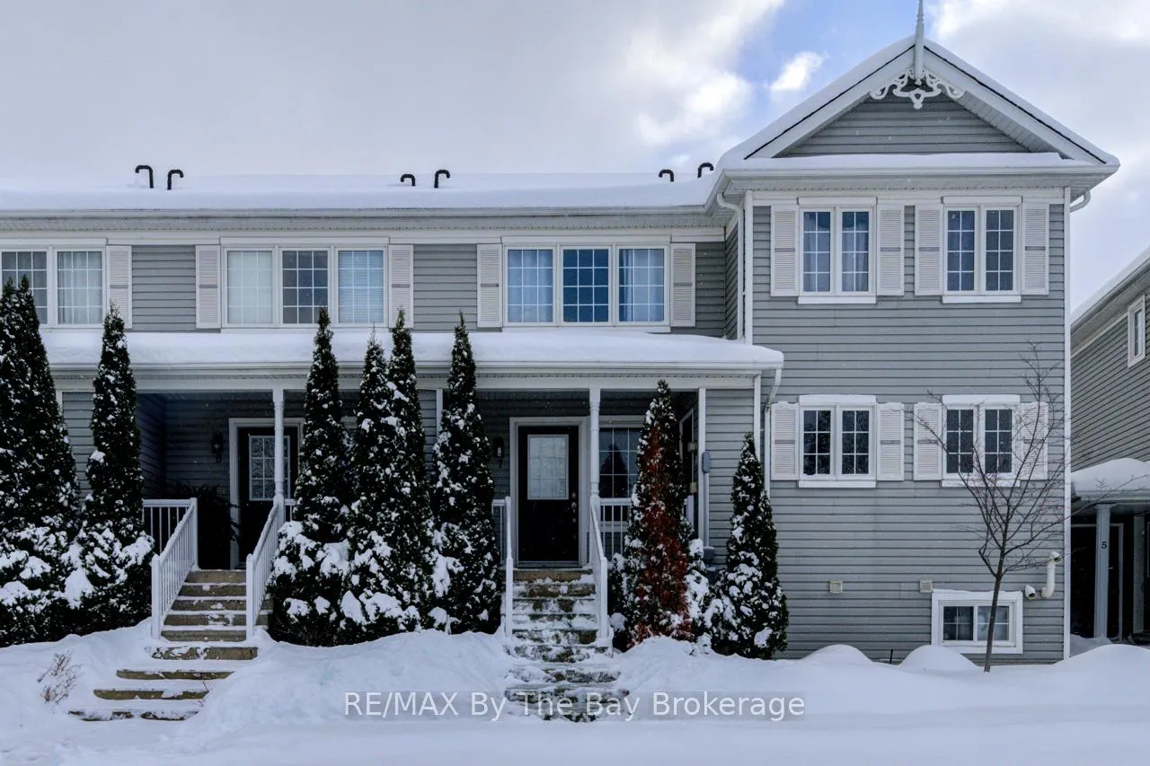 Photo 2 of 7 Royalton Lane, Collingwood — HOMEH