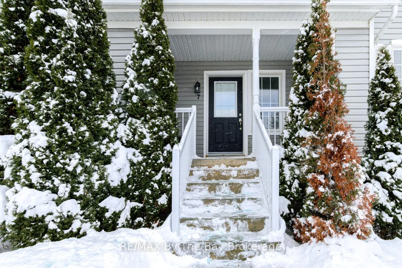 Photo 3 of 7 Royalton Lane, Collingwood — HOMEH