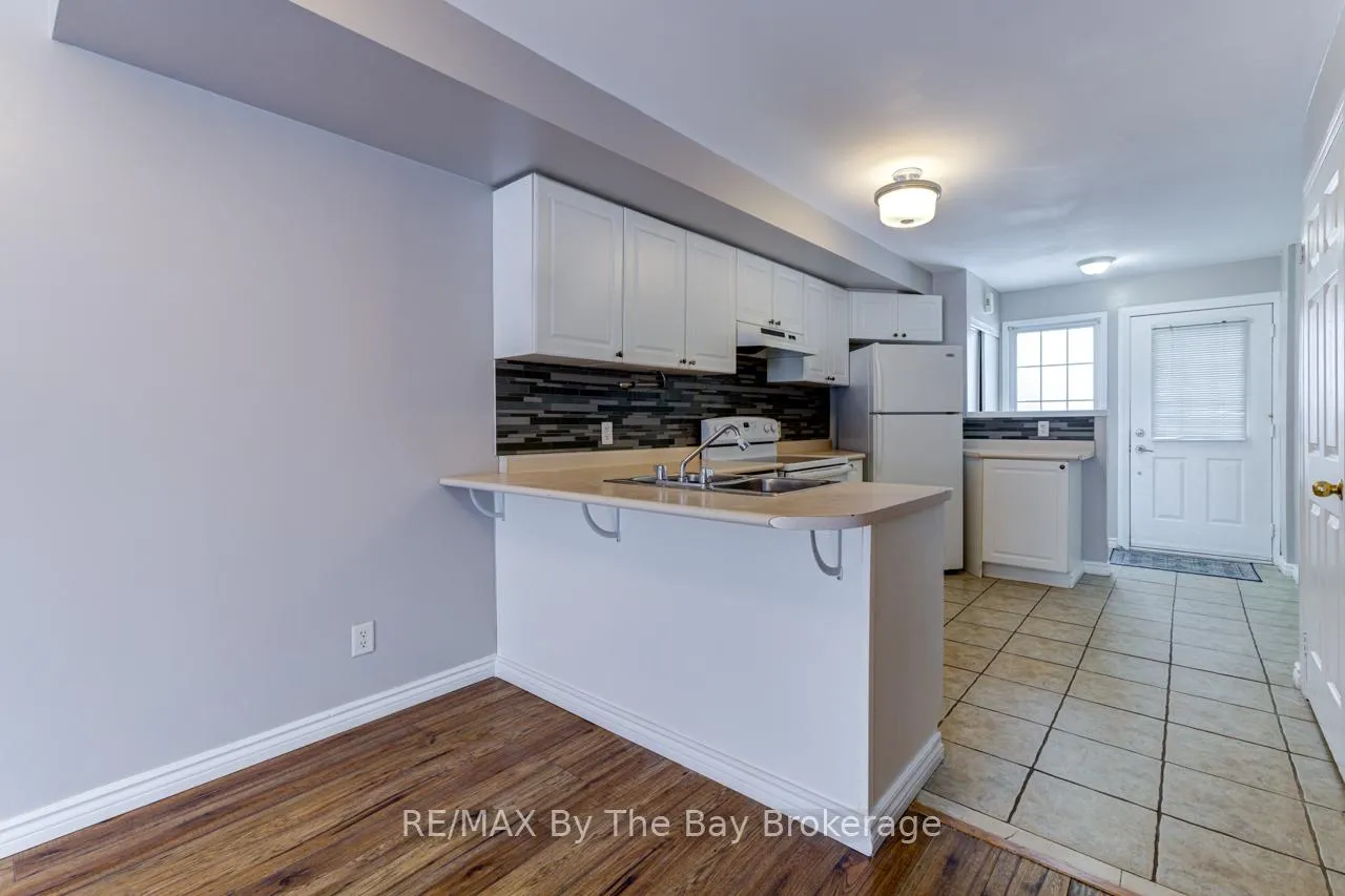 Photo 10 of 7 Royalton Lane, Collingwood — HOMEH