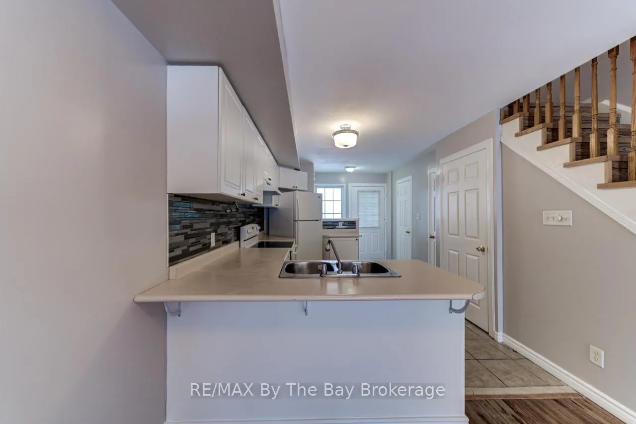 Photo 14 of 7 Royalton Lane, Collingwood — HOMEH