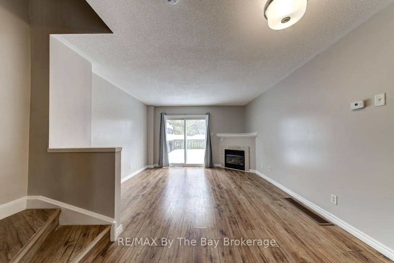 Photo 16 of 7 Royalton Lane, Collingwood — HOMEH