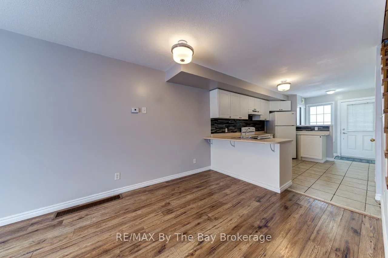 Photo 17 of 7 Royalton Lane, Collingwood — HOMEH