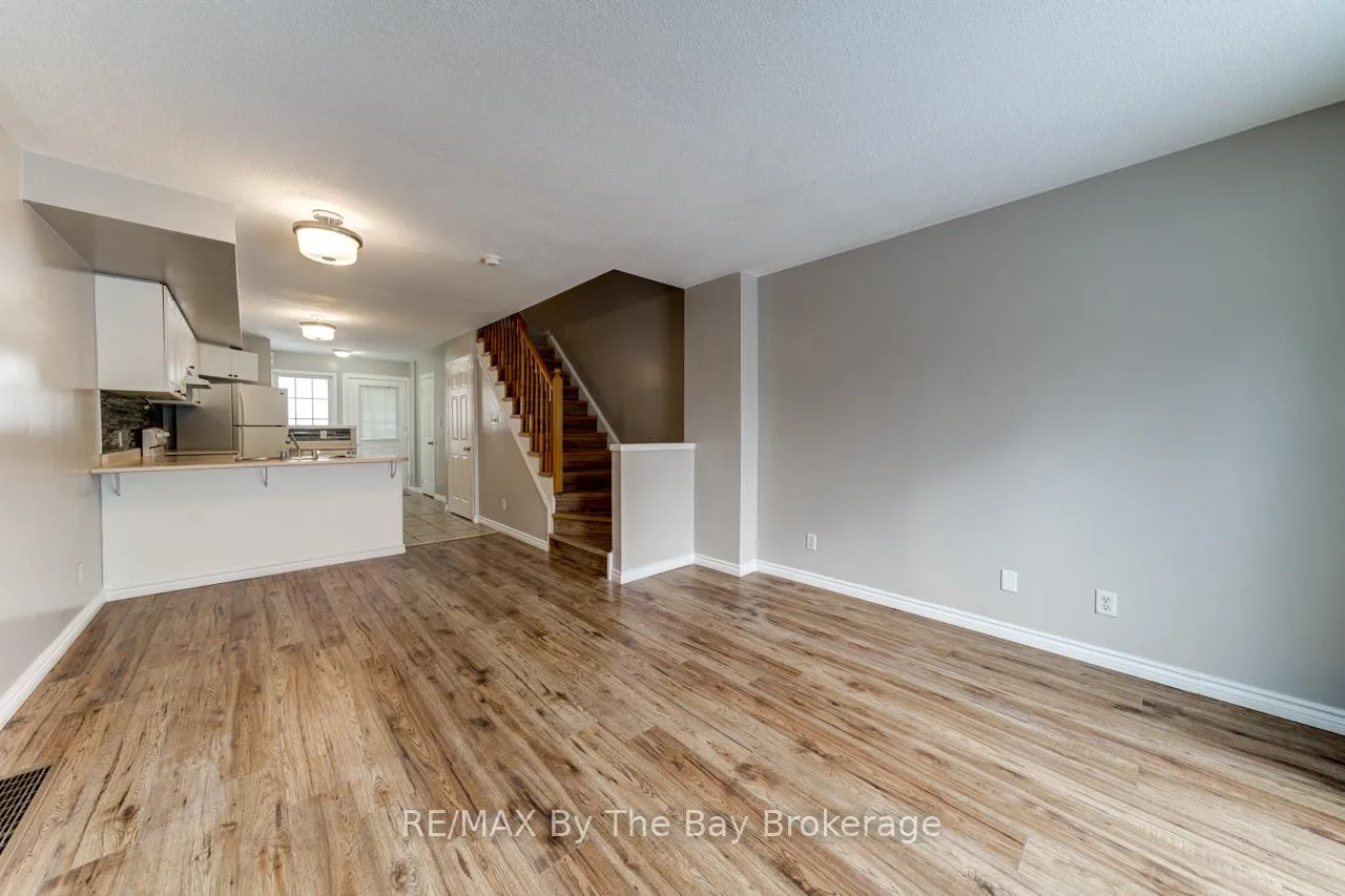 Photo 22 of 7 Royalton Lane, Collingwood — HOMEH