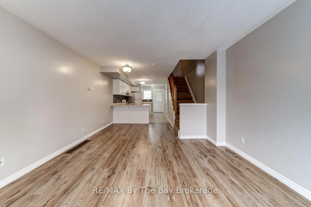 Photo 23 of 7 Royalton Lane, Collingwood — HOMEH