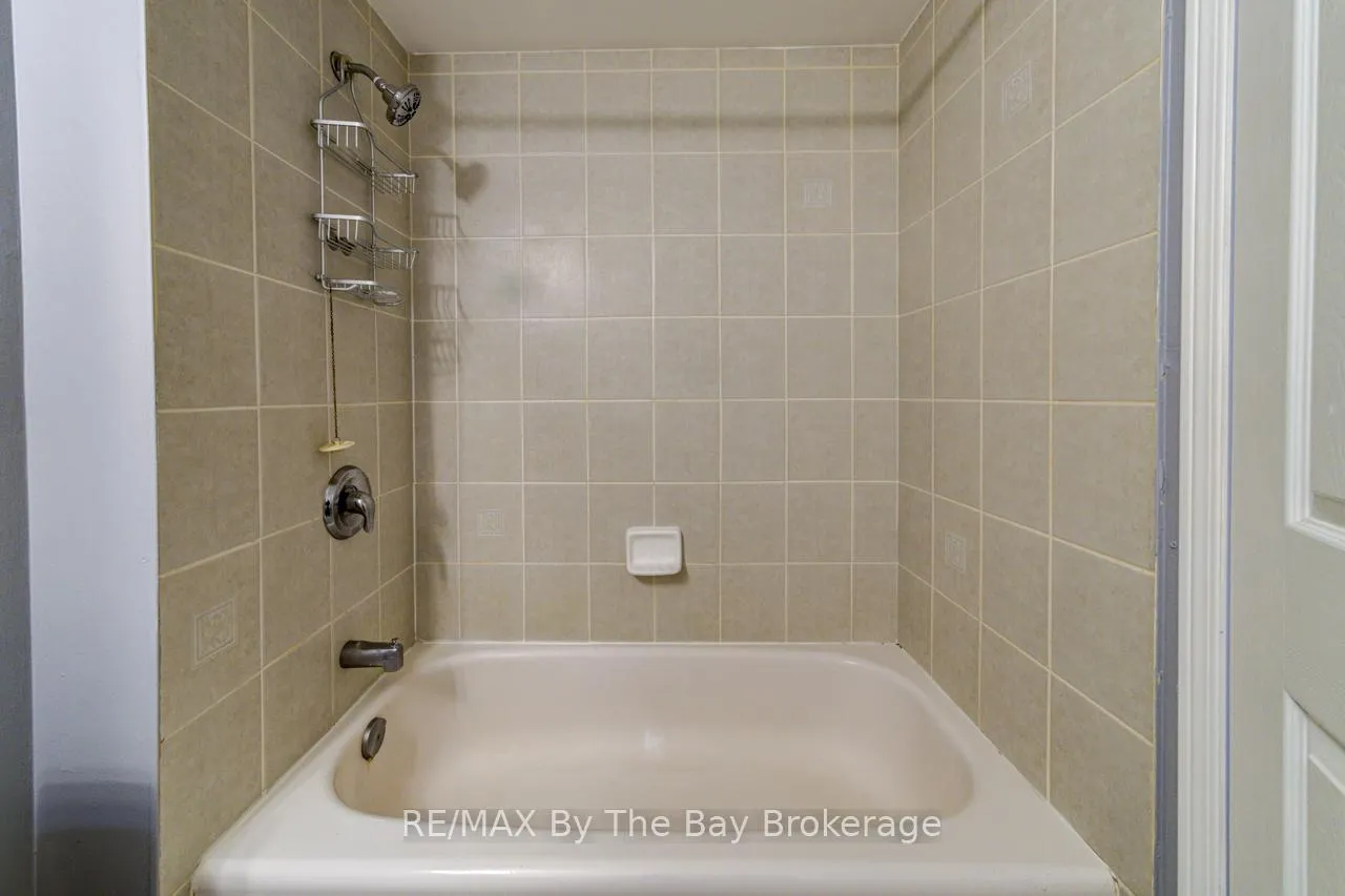Photo 32 of 7 Royalton Lane, Collingwood — HOMEH