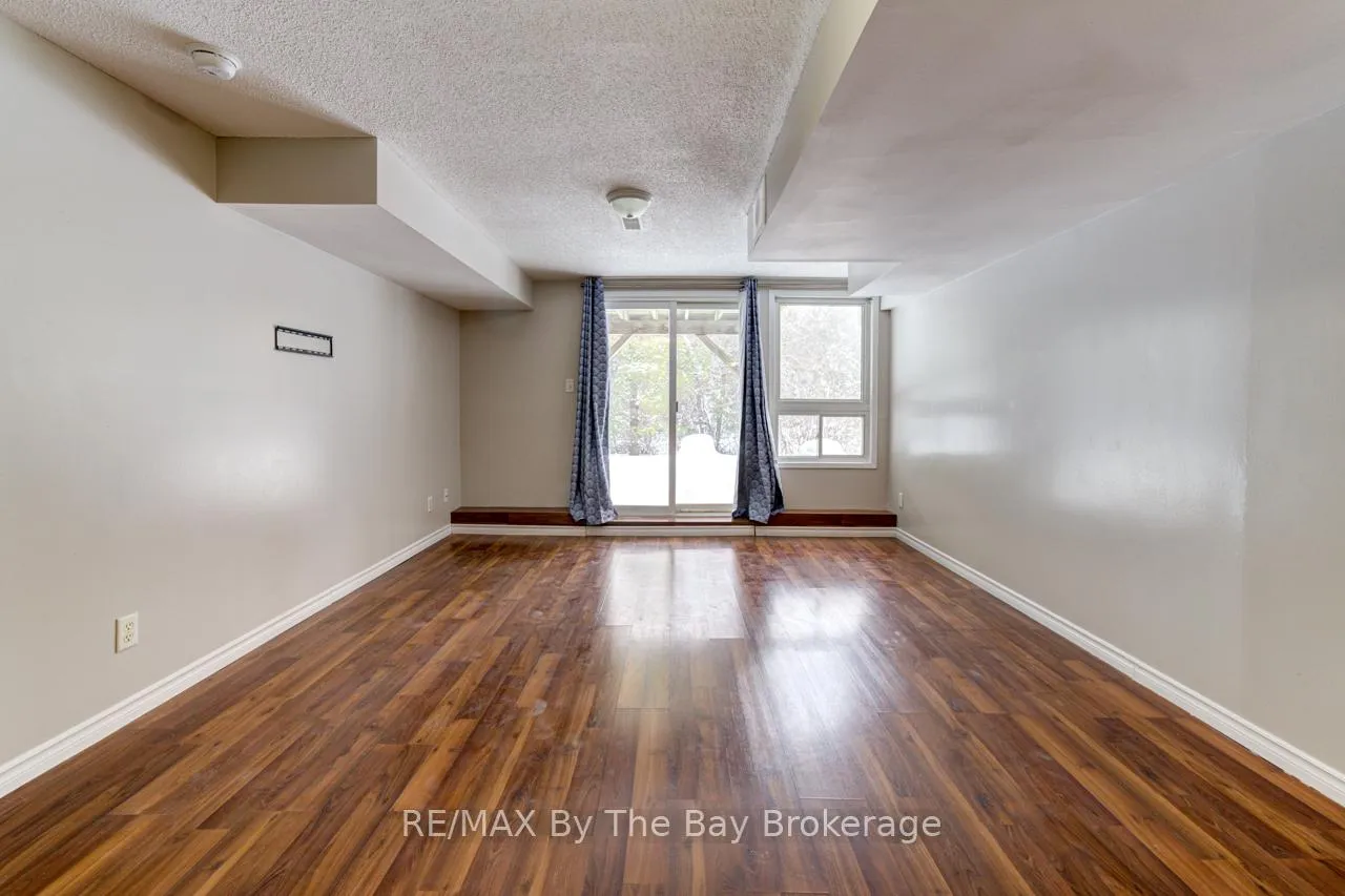 Photo 35 of 7 Royalton Lane, Collingwood — HOMEH