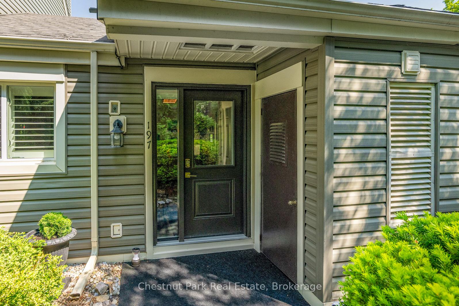 Photo 2 of 197 Escarpment Crescent, Collingwood — HOMEH