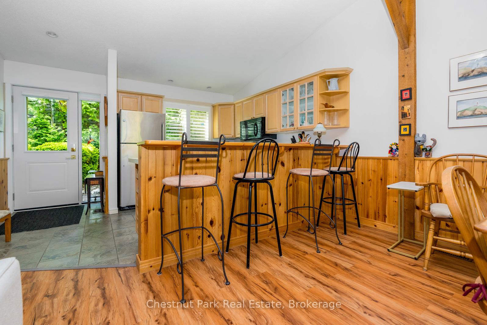 Photo 4 of 197 Escarpment Crescent, Collingwood — HOMEH